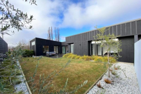 Modern Fully Fenced Stackbrae Holiday Home
